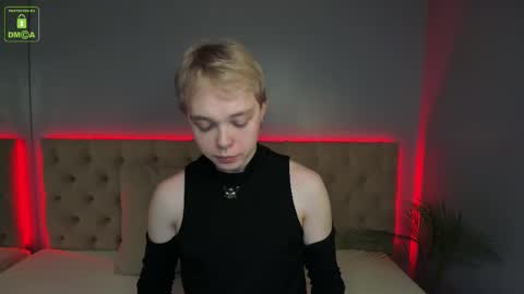 hot_twinkboy online show from 02-14-25, 10:07