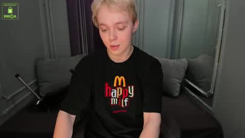 hot_twinkboy online show from 02-25-25, 11:30