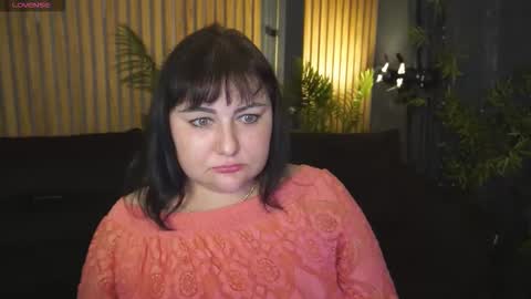Snapshot of hotbellab chatting on 10-14-25, 01:45 Sveta online show from 10-14-25, 01:45