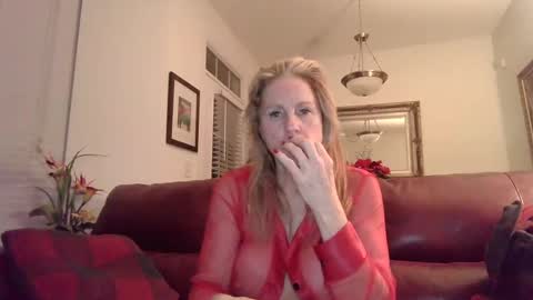hotblondemilf1962 online show from 12-15-24, 10:28