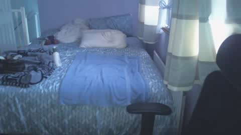 Snapshot of hotboyron chatting on 12-18-24, 10:40 hotboyron online show from 12-18-24, 10:40