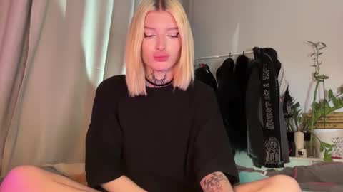 Snapshot of hotchubently chatting on 10-22-25, 03:23 hotchubently online show from 10-22-25, 03:23