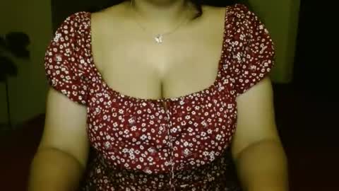 Snapshot of hoteliza6 chatting on 11-25-25, 08:42 Eliza i dont show face in any show online show from 11-25-25, 08:42