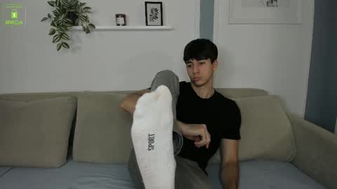 Snapshot of hotflirtyfella chatting on 11-05-25, 12:27 QUENTIN online show from 11-05-25, 12:27