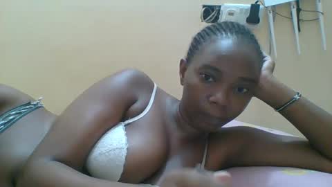 Queen online show from 11-27-25, 05:15