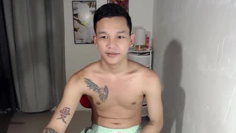 Snapshot of hotguy0503 chatting on 10-19-25, 11:33 hotguy0503 online show from 10-19-25, 11:33