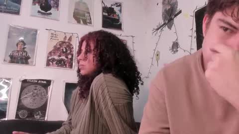 Snapshot of hothoneychile chatting on 11-13-25, 04:00 Sam and Nico online show from 11-13-25, 04:00