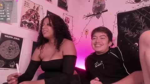 Snapshot of hothoneychile chatting on 11-19-25, 03:01 Sam and Nico online show from 11-19-25, 03:01