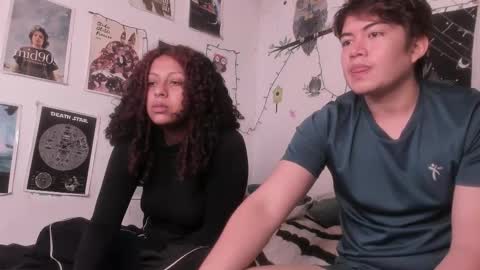 Snapshot of hothoneychile chatting on 11-28-25, 03:04 Sam and Nico online show from 11-28-25, 03:04