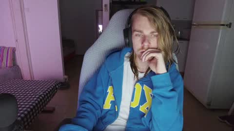 Hikikomori Alex online show from 12-10-24, 03:33