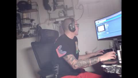 hotkinkytat online show from 12-14-25, 05:24