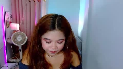 Snapshot of hotlayla_ chatting on 12-11-24, 02:00 Layla online show from 12-11-24, 02:00
