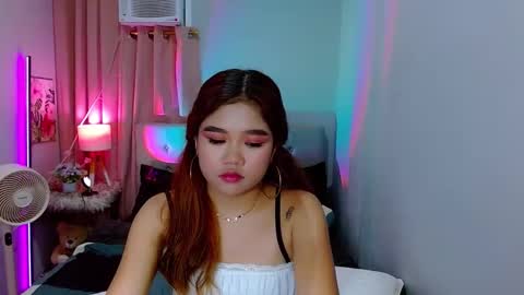 Snapshot of hotlayla_ chatting on 12-14-24, 10:24 Layla online show from 12-14-24, 10:24