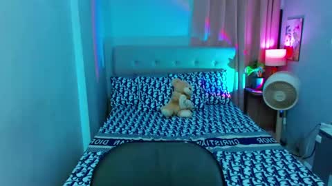 Snapshot of hotlayla_ chatting on 02-16-25, 03:59 Layla online show from 02-16-25, 03:59