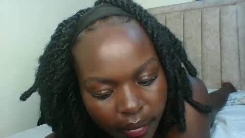 Snapshot of hotlina01 chatting on 02-14-26, 05:43 hotlina01 online show from 02-14-26, 05:43