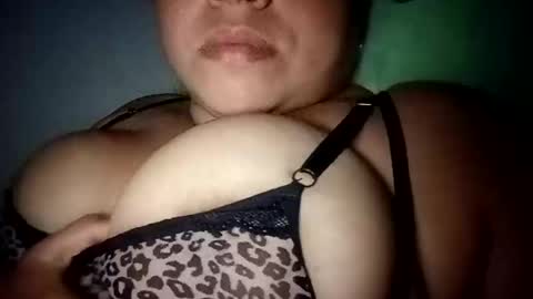 Snapshot of hotmaturelatin chatting on 03-11-25, 03:59 JADE online show from 03-11-25, 03:59