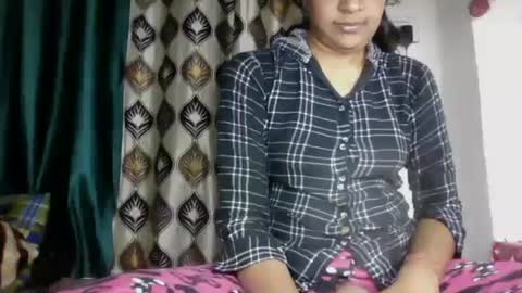 Snapshot of hotnsweetindian chatting on 12-17-24, 02:44 lola online show from 12-17-24, 02:44