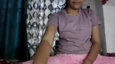 Snapshot of hotnsweetindian chatting on 01-02-25, 06:18 lola online show from 01-02-25, 06:18