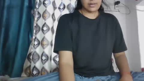 Snapshot of hotnsweetindian chatting on 10-27-25, 06:28 lola online show from 10-27-25, 06:28