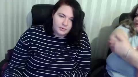 Snapshot of hotpanthers chatting on 11-25-25, 12:38 hotpanthers online show from 11-25-25, 12:38