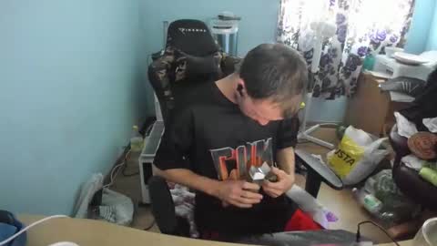 hot online show from 10-17-25, 01:35