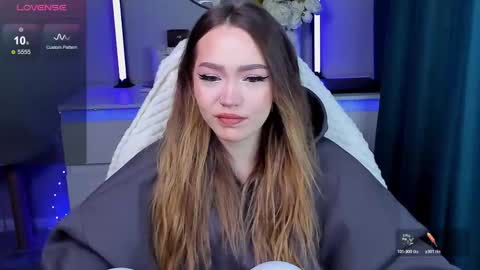 hello Im Eva online show from 11-10-25, 02:27