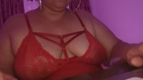 Snapshot of hottieauntie chatting on 10-18-25, 07:03 sweetie Aunt online show from 10-18-25, 07:03