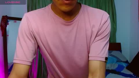 Snapshot of hottieboycrazy chatting on 01-01-25, 01:26 stiven online show from 01-01-25, 01:26