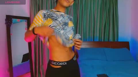 Snapshot of hottieboycrazy chatting on 03-04-25, 10:24 stiven online show from 03-04-25, 10:24