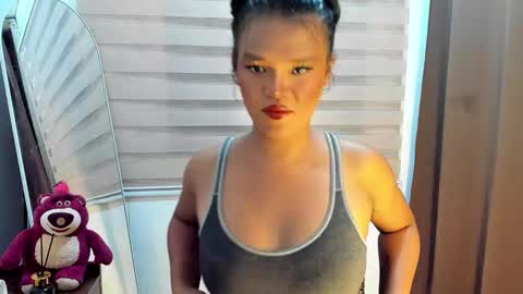 Maxine online show from 12-16-25, 01:38