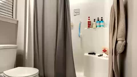 hottiewithabody101 online show from 10-10-25, 08:30