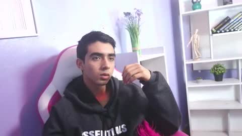 hottiie_guy online show from 10-22-25, 06:40