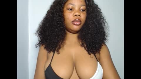 hotty_lora889 online show from 10-21-25, 06:58