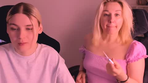 Snapshot of hottyblonds chatting on 01-01-25, 01:37 Nessie and Jessie online show from 01-01-25, 01:37