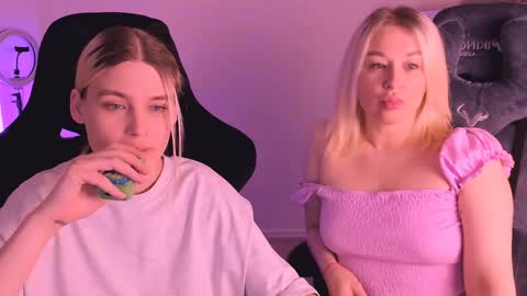 Snapshot of hottyblonds chatting on 01-02-25, 04:35 Nessie and Jessie online show from 01-02-25, 04:35
