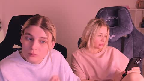 Snapshot of hottyblonds chatting on 01-06-25, 05:08 Nessie and Jessie online show from 01-06-25, 05:08