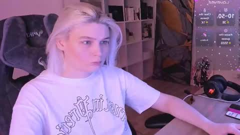 Snapshot of hottyblonds chatting on 02-19-25, 03:49 Nessie and Jessie online show from 02-19-25, 03:49