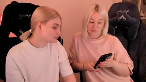 Snapshot of hottyblonds chatting on 03-06-25, 03:45 Nessie and Jessie online show from 03-06-25, 03:45