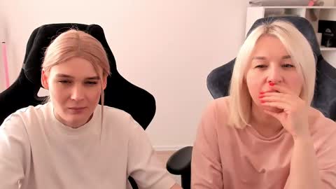 Snapshot of hottyblonds chatting on 03-07-25, 02:01 Nessie and Jessie online show from 03-07-25, 02:01
