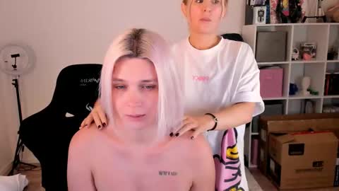 Snapshot of hottyblonds chatting on 11-02-25, 04:53 Nessie and Jessie online show from 11-02-25, 04:53