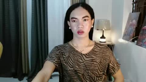 Snapshot of hottyshedah_0209 chatting on 02-22-26, 06:24 THALIE online show from 02-22-26, 06:24