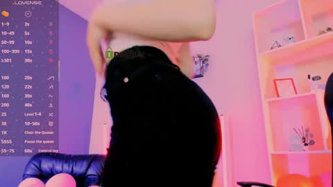 Snapshot of hottyvibess chatting on 04-10-26, 07:18 your baby online show from 04-10-26, 07:18