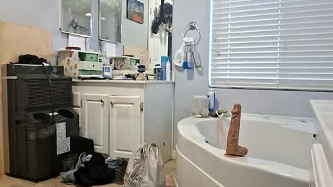 Snapshot of houndmeagain chatting on 11-05-25, 11:16 houndmeagain online show from 11-05-25, 11:16