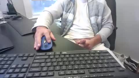 Snapshot of hoverday chatting on 10-25-25, 01:07 hoverday online show from 10-25-25, 01:07
