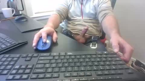 Snapshot of hoverday chatting on 11-25-25, 04:07 hoverday online show from 11-25-25, 04:07