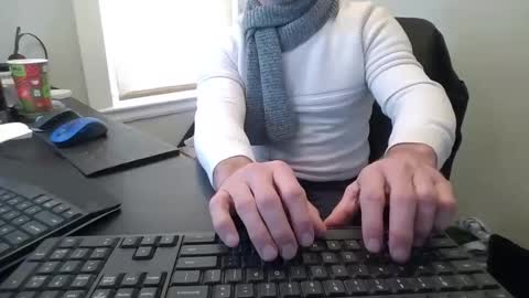 Snapshot of hoverday chatting on 12-17-25, 02:56 hoverday online show from 12-17-25, 02:56