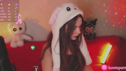 Mia online show from 10-14-25, 05:03