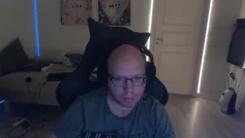 Snapshot of hoyboydkk chatting on 11-11-25, 07:52 Christian online show from 11-11-25, 07:52