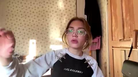 hsiuscherich online show from 11-17-25, 08:09