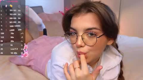 Snapshot of huba_booba chatting on 03-11-25, 07:37 Diane online show from 03-11-25, 07:37